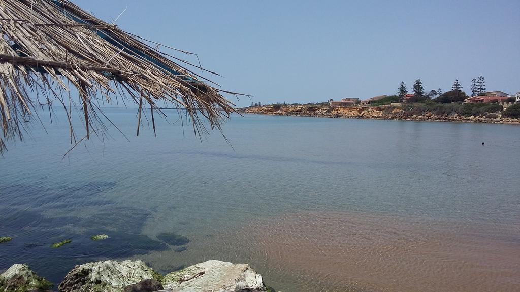 Vista Mare Tra I Luoghi Di Montalbano Villa Punta Secca Oda fotoğraf